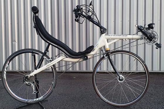 Vélo couché de route Metaphysic 700, idéal pour randonnées sportives longue distance