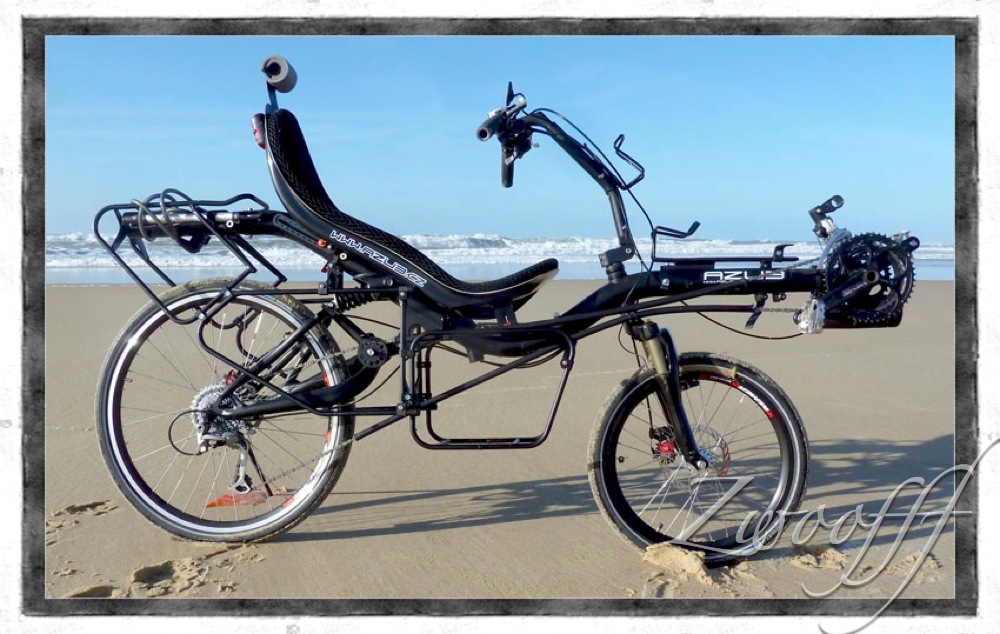 Vélo couché de voyage avec 3 porte-bagages