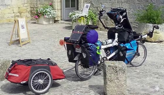 Tandem Morpheus en randonnée avec remorque Radical Design Cyclone IV